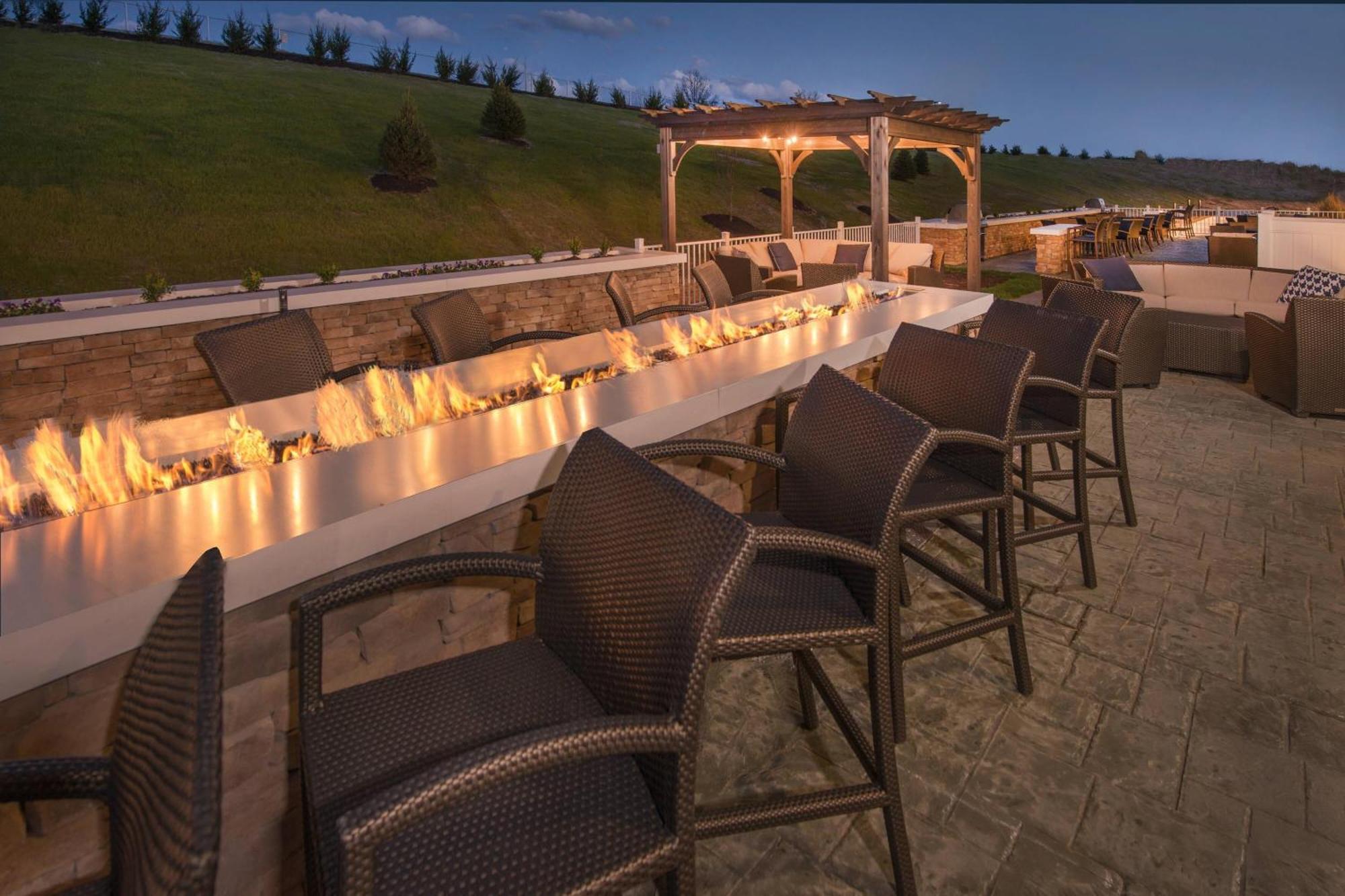 Towneplace Suites By Marriott Altoona Exterior foto